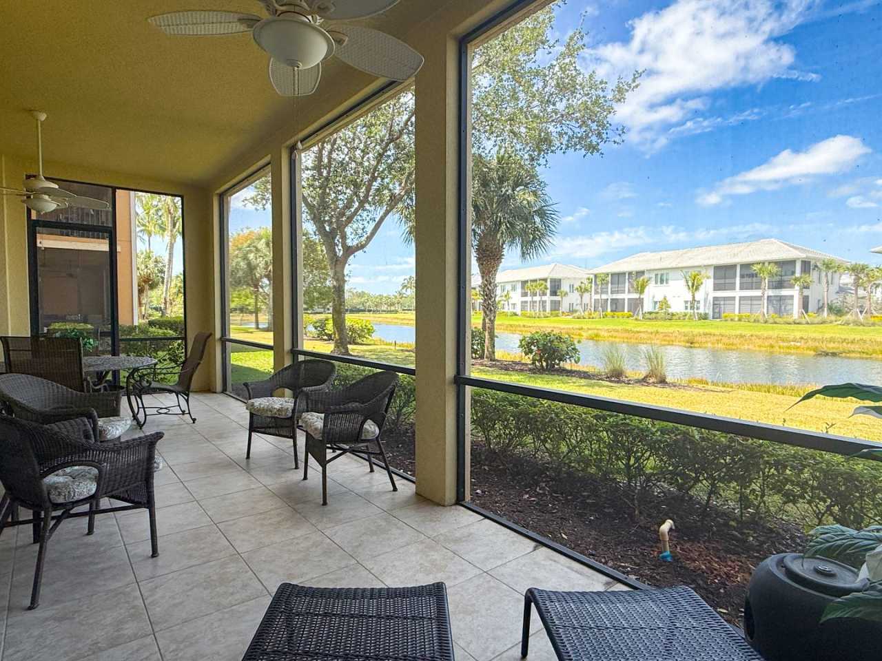 ** FIDDLER'S CREEK 3/3 WATERFRONT COACH HOME ** SOCIAL MEMBERSHIP TO FIDDLER'S CREEK **