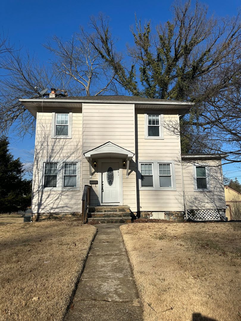 Spacious Renovated Home! Den Space  Bonus Recreation Room in Basement! Central Air! W/D! 2 Car Garage! Available Now!