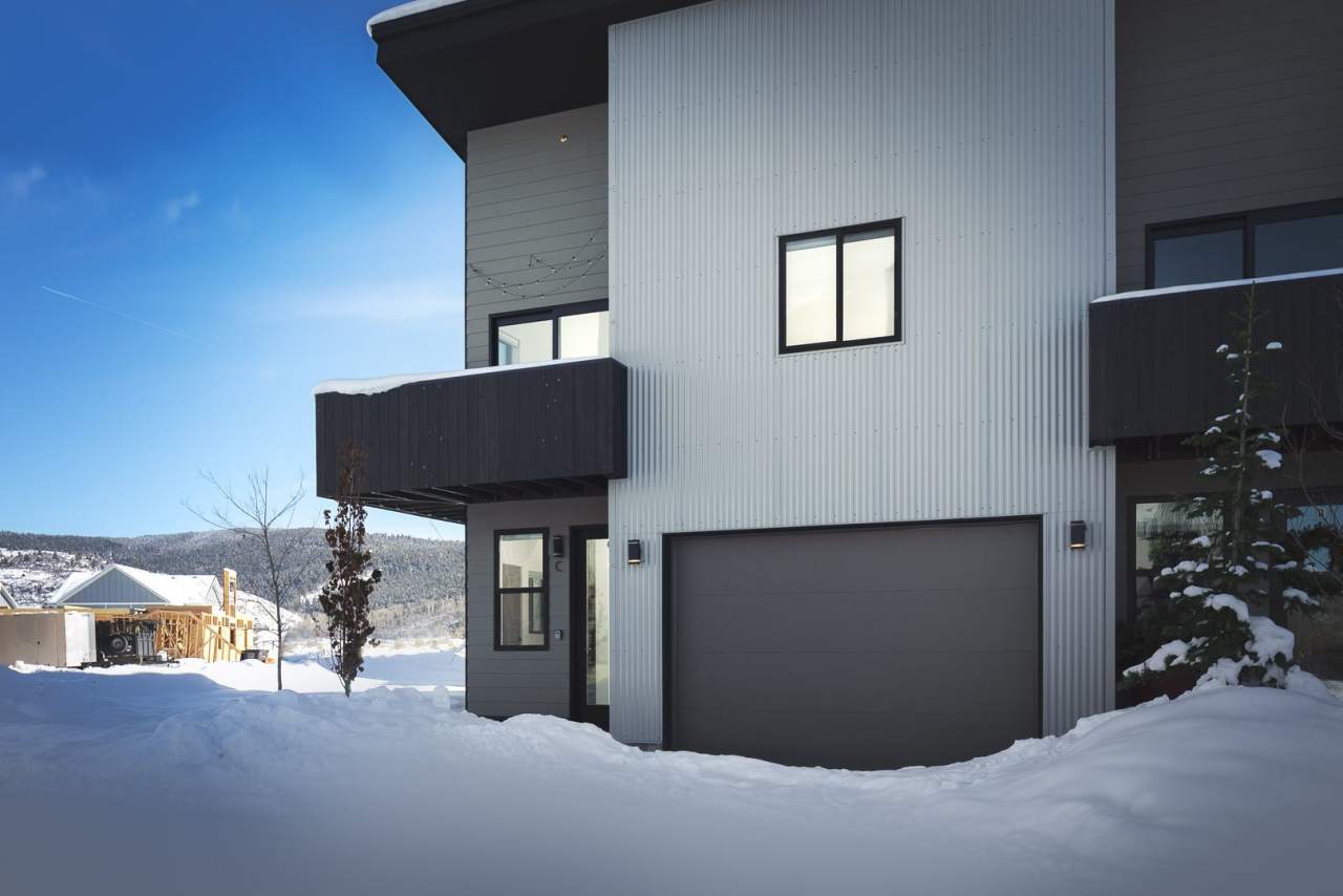 Fully Furnished - 2 bedroom / 2.5 unit in Victor with Garag