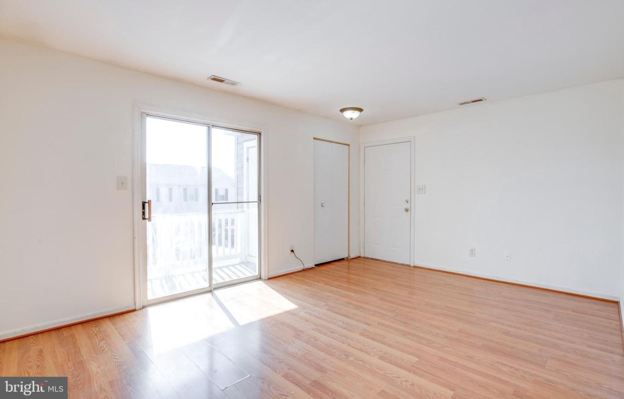 40 SMOKEWOOD Court unit: 40200