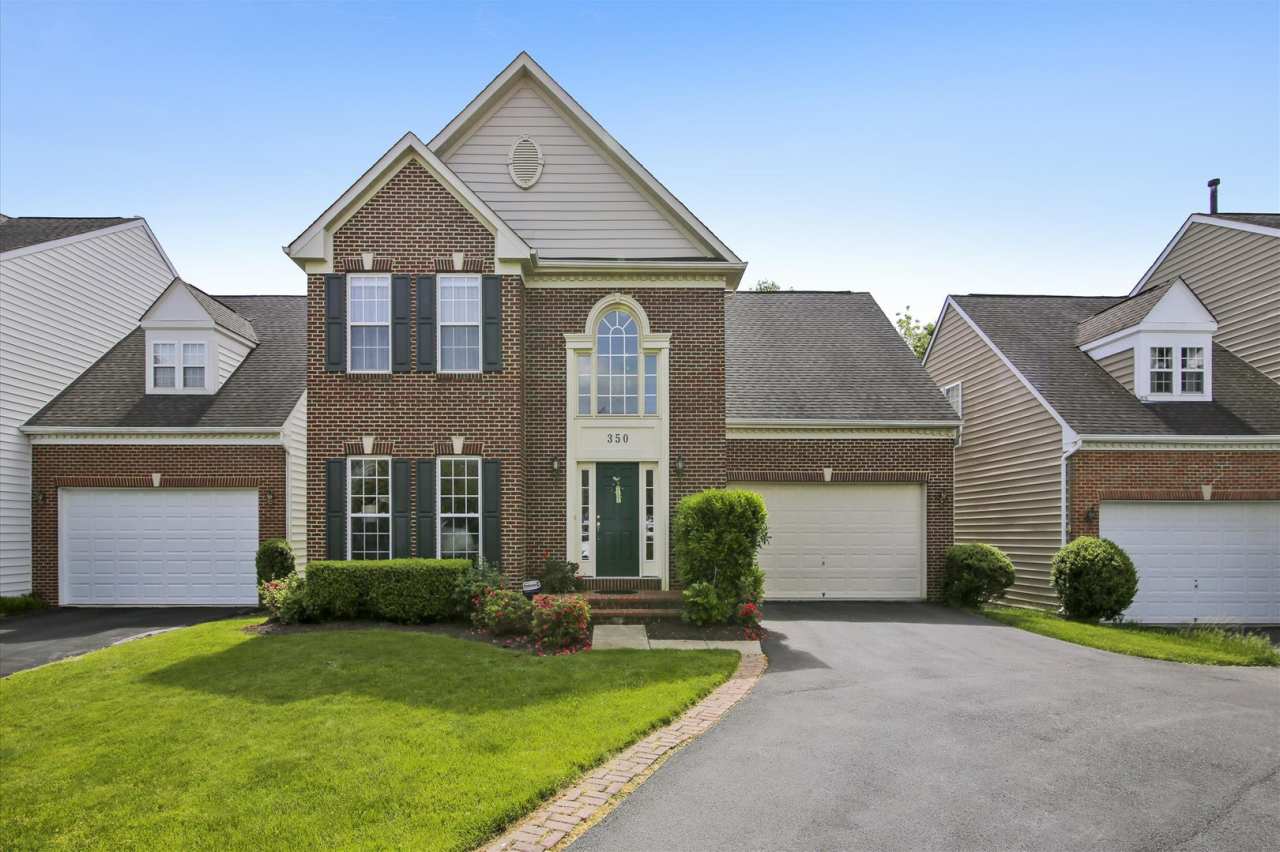 Premium 4Bed/3.5Bath Colonial walking distance to the Kentlands!
