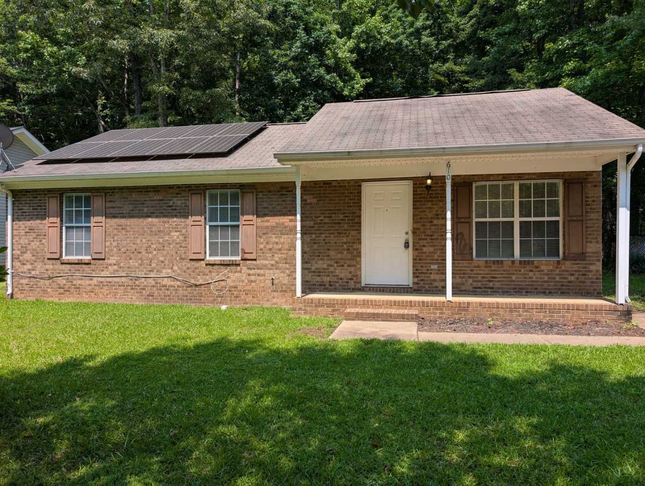 Move In ready Ranch style home located in the Bridlewood Community.