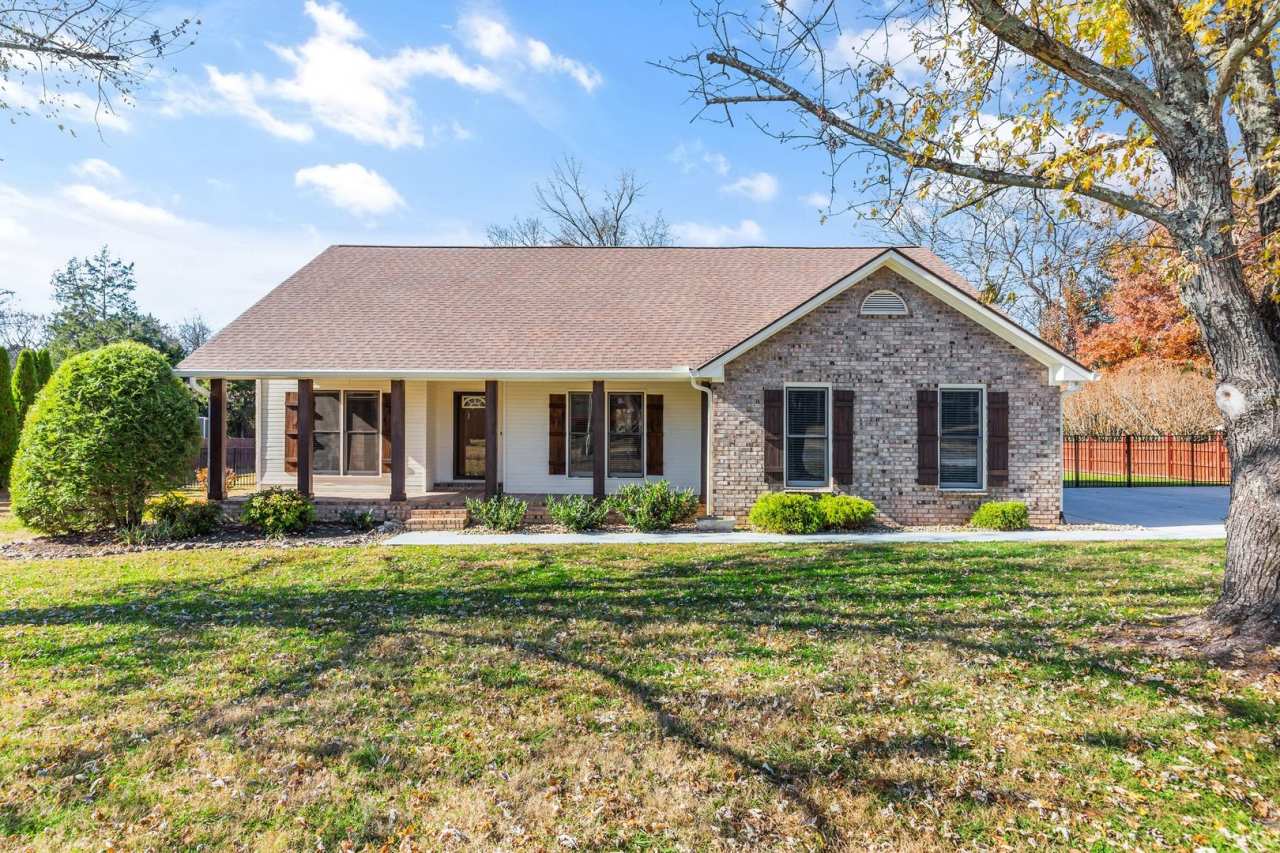 Charming Move-In Ready Home in Prime Murfreesboro Location with *Fenced Backyard*