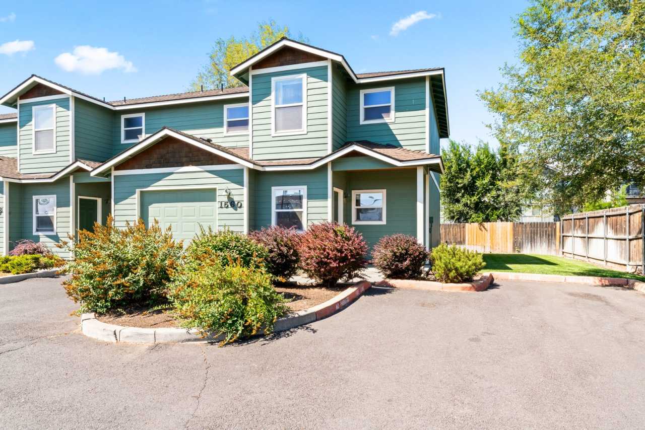 Live in Redmond Oregon