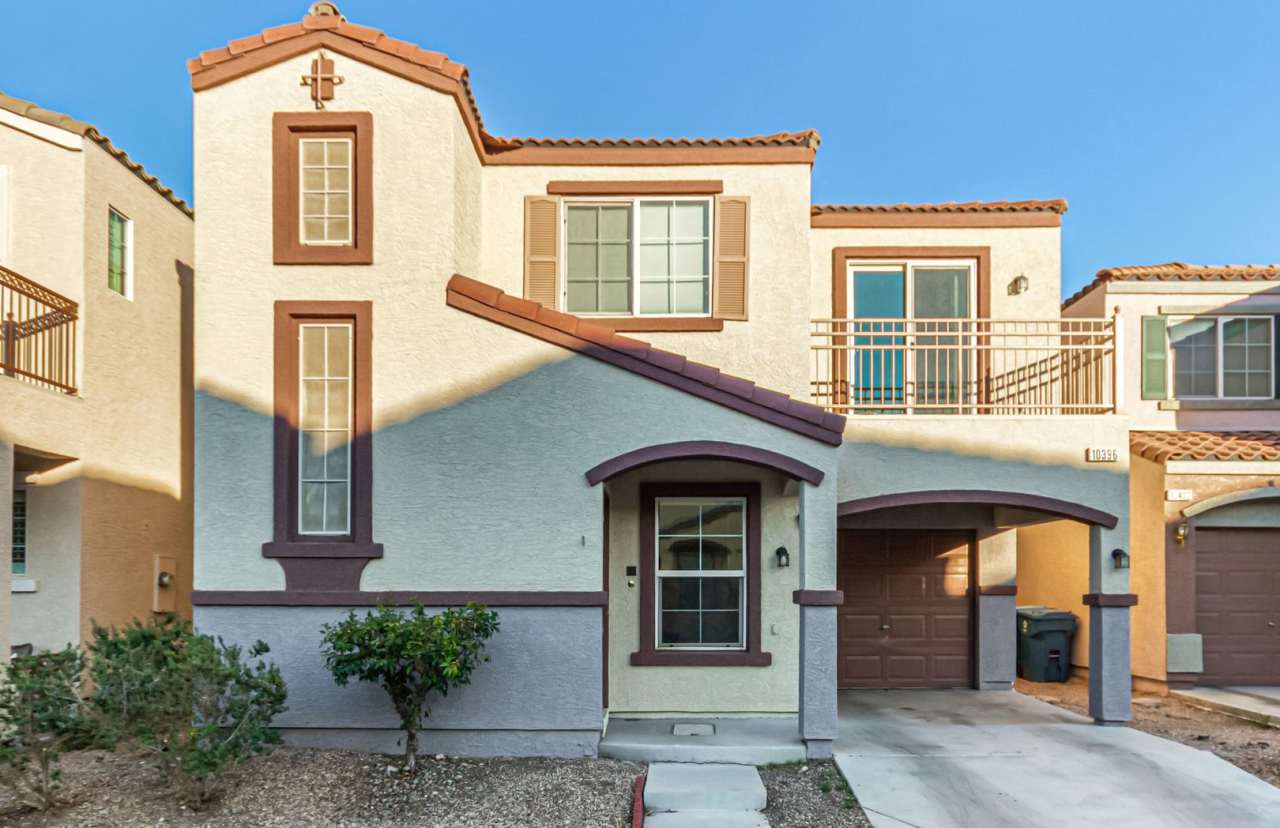 2 PRIMARY SUITES AND FAMILY ROOMS