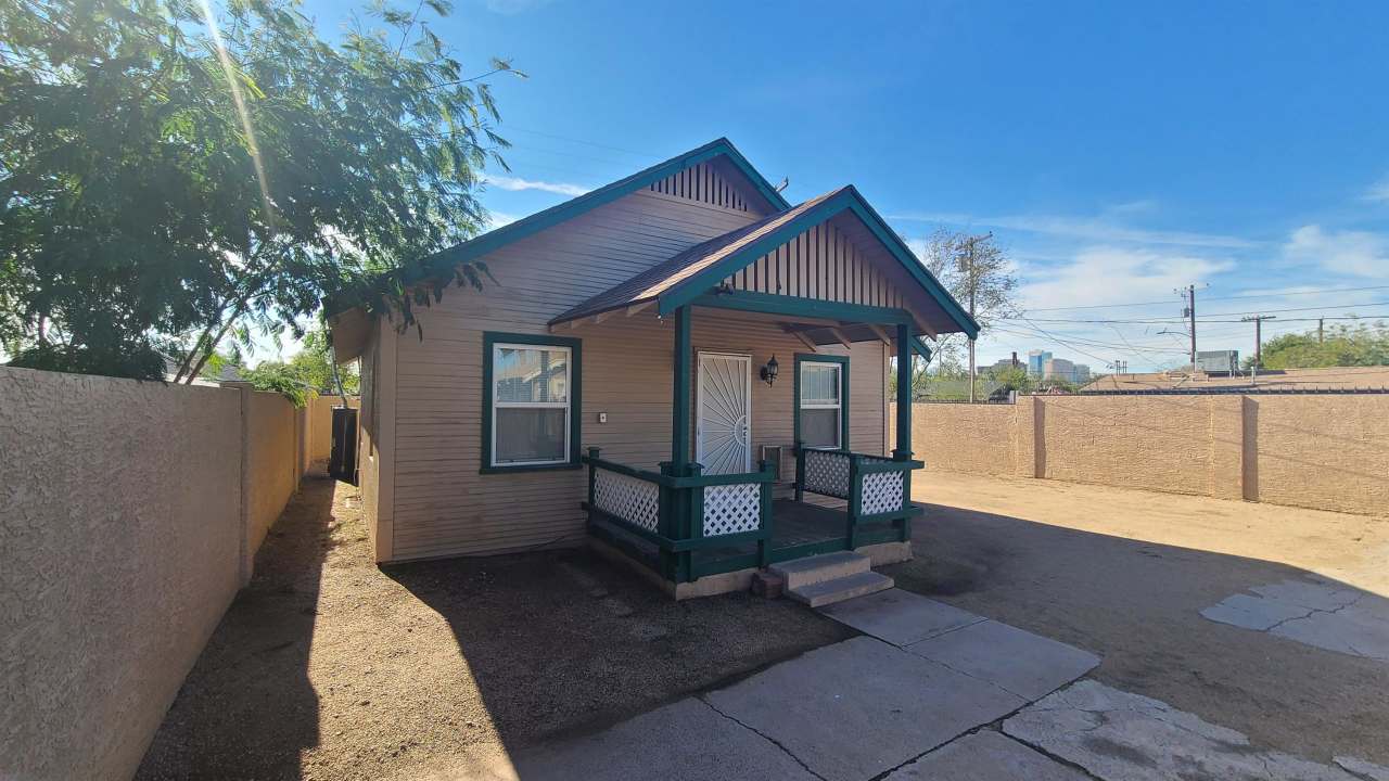 1223 East Roosevelt Street