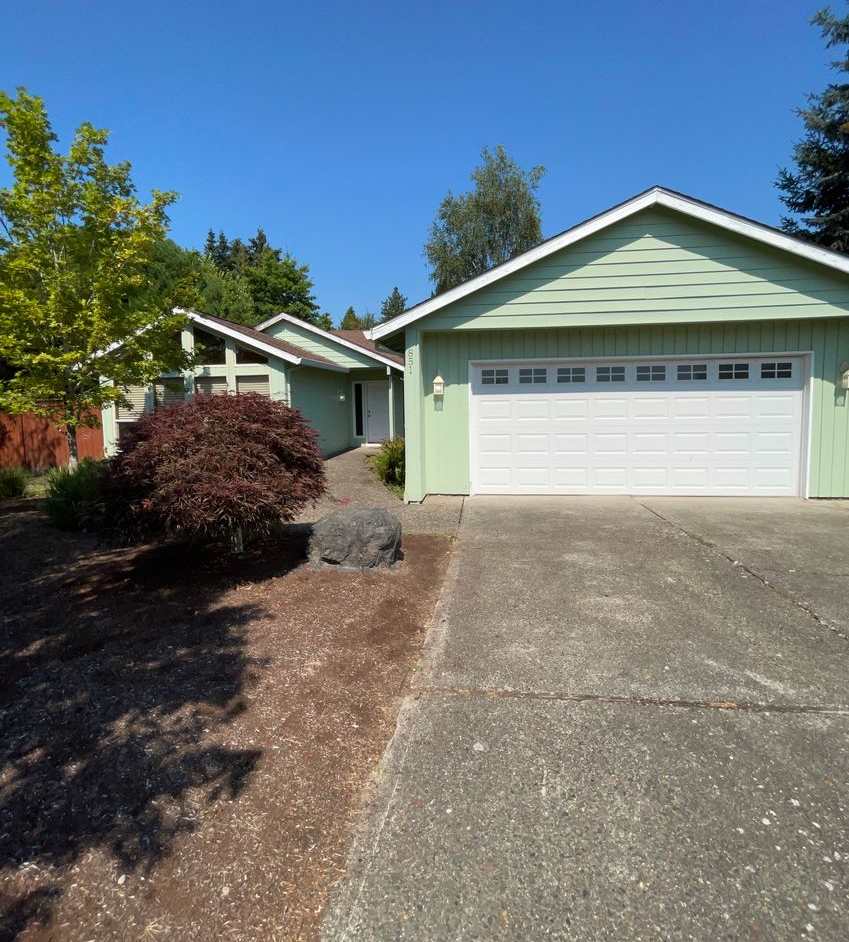 Cute Home with large yard in Hillsboro