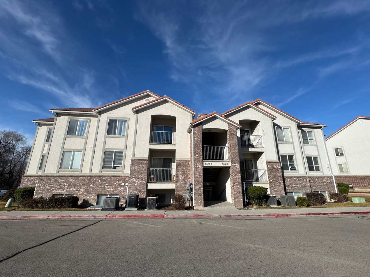 Large 3 bedroom Condo- Internet  Cable Included!