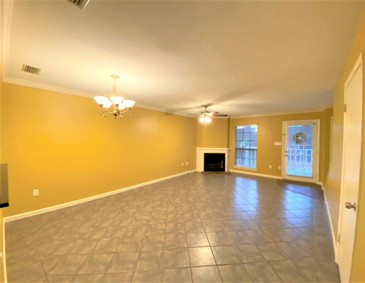 2 Bedroom Townhouse Located near the New Woman's Hospital. MOVE IN SPECIAL!