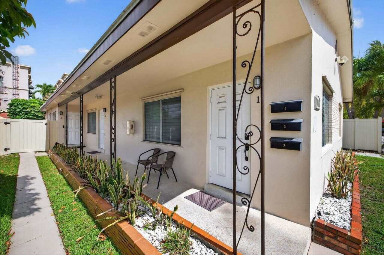 1037 N Victoria Park Road