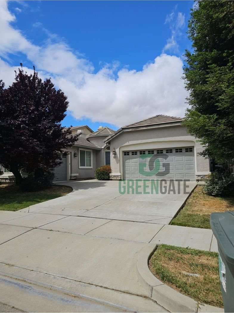 Spacious 4 Bedroom 3 Bath in Patterson! AVAILABLE NOW!!