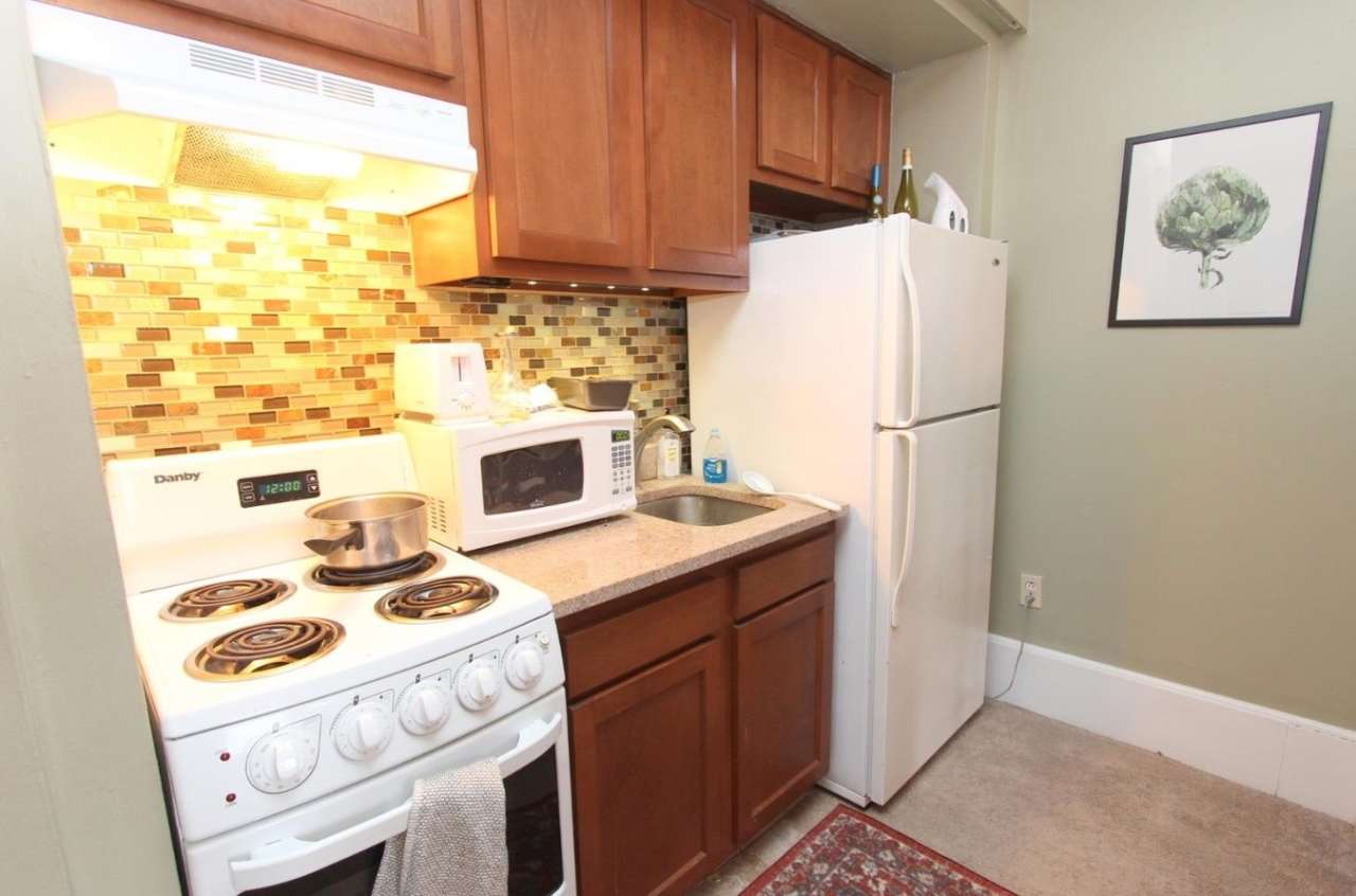 4651 CENTRE AVEAPT 25