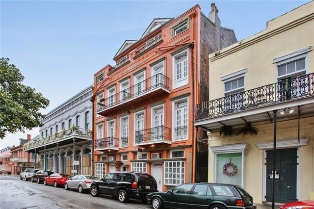 627 URSULINES Avenue