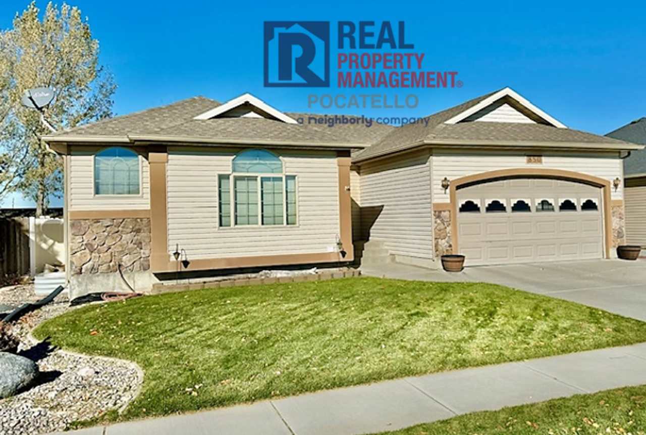 Beautiful 4 bedroom 3 bath house - attached garage
