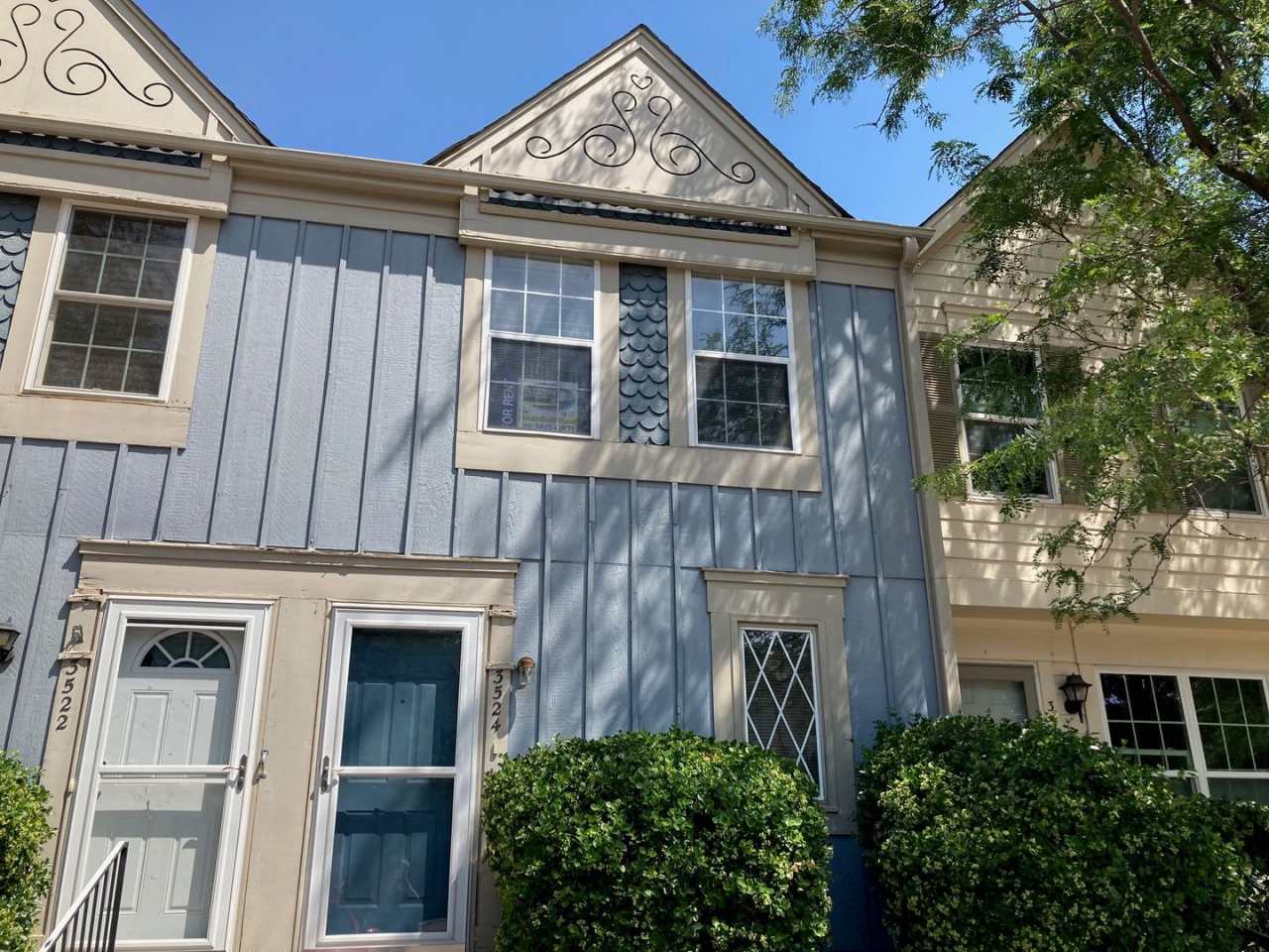 2 Bed 1 Bath Townhome Centrally Located