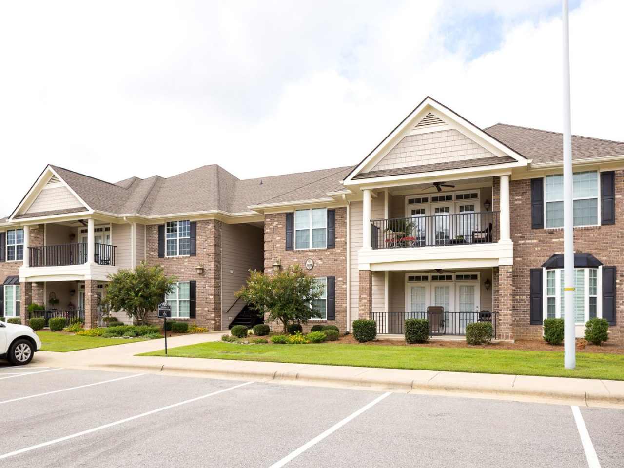 Beautiful 3 Bed 2 Bath Condo with Community Amenities