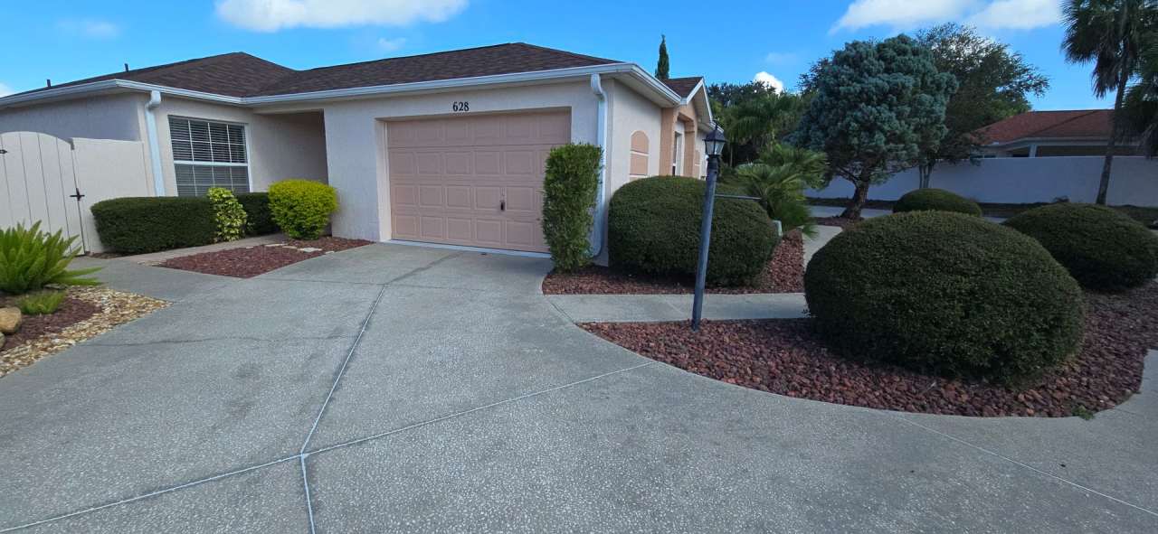 Prime Location – Just Minutes from Lake Sumter Landing and Spanish Springs!