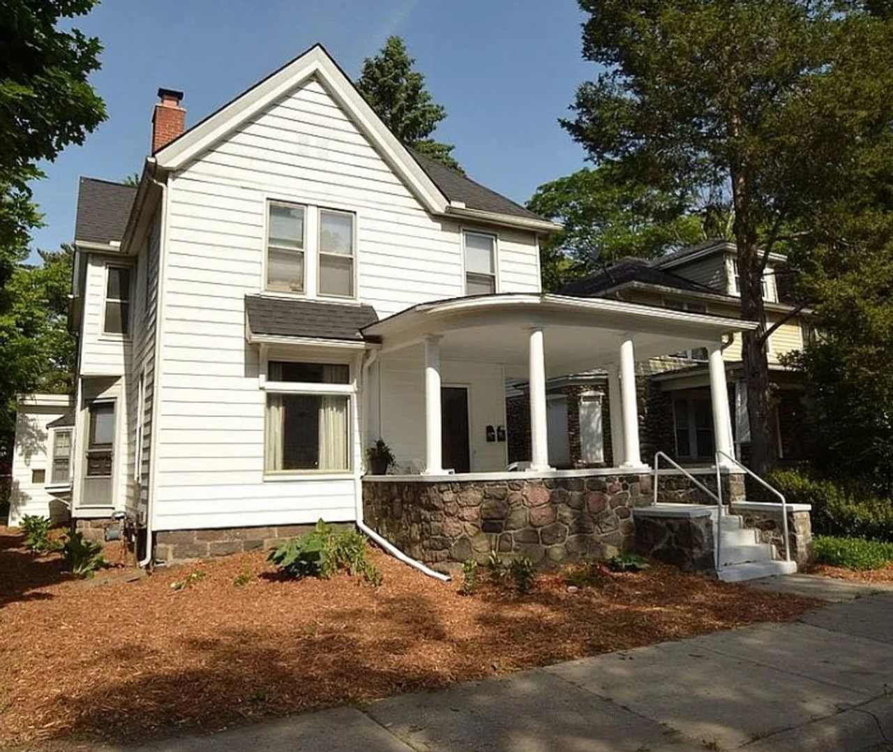 113 N. Hamilton (Rolling Lakes Yacht Club LLC)