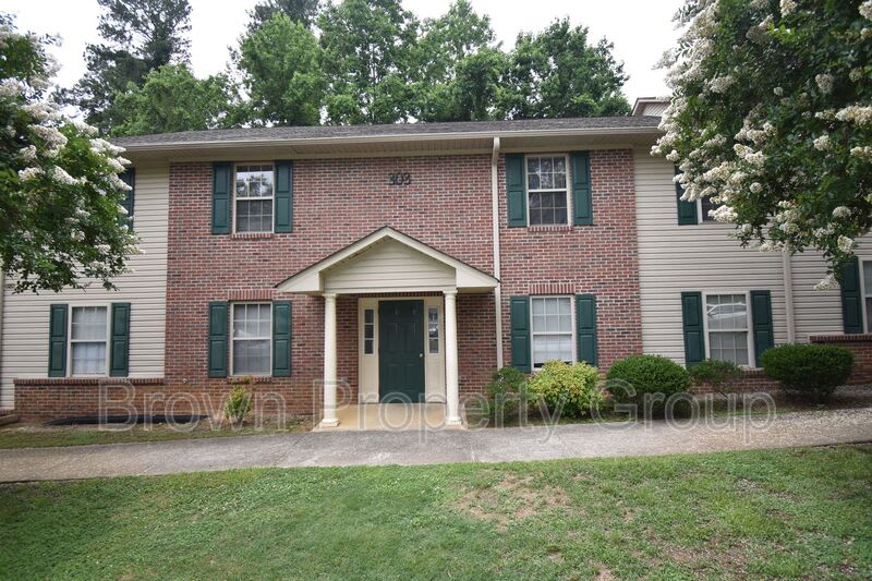 303-202 Hinsdale Ave