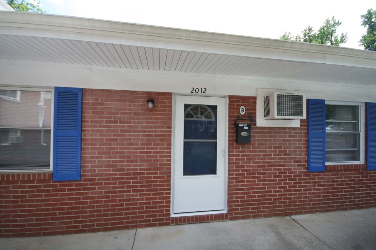 Lovely 1 Bedroom Lakewood Apartment / Walk to Restaurants and Coffee!