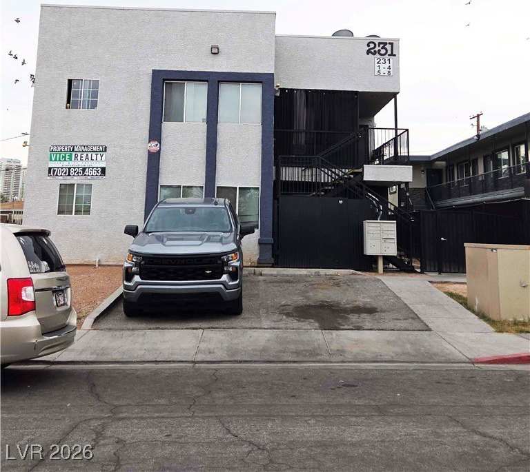 231 W Philadelphia Avenue