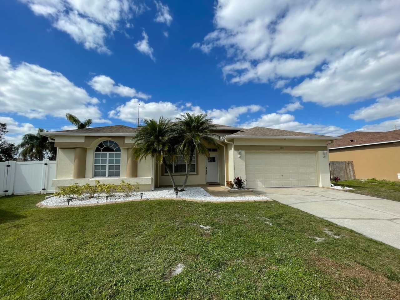 3 bed 2 bath w/ Office  POOL!