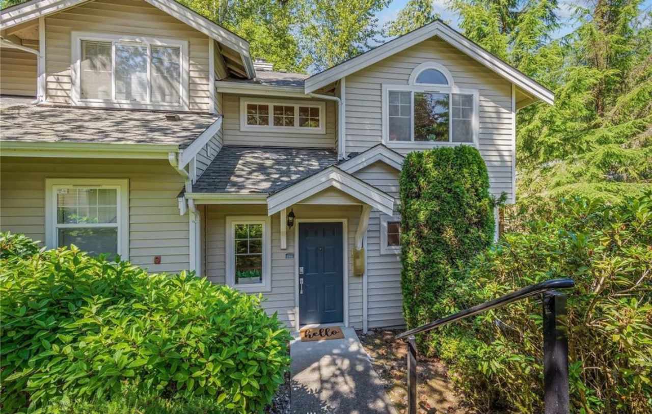 3 Bed, 2.5 bath Townhome w/1-car garage in Highland Park neighborhood of Renton, $3,150/mo.