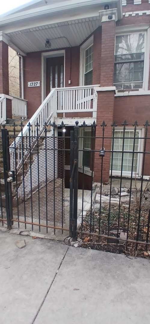 1327 N Avers Avenue