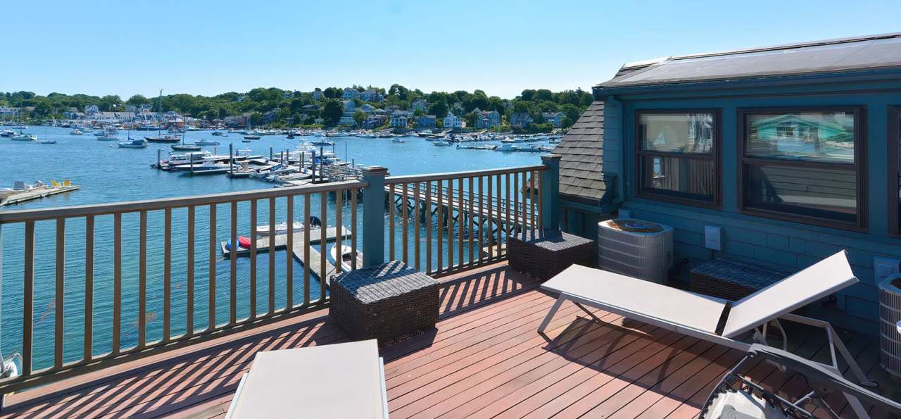 Winter Rental: Waterfront 3 Bed/3 Bath on Rocky Neck
