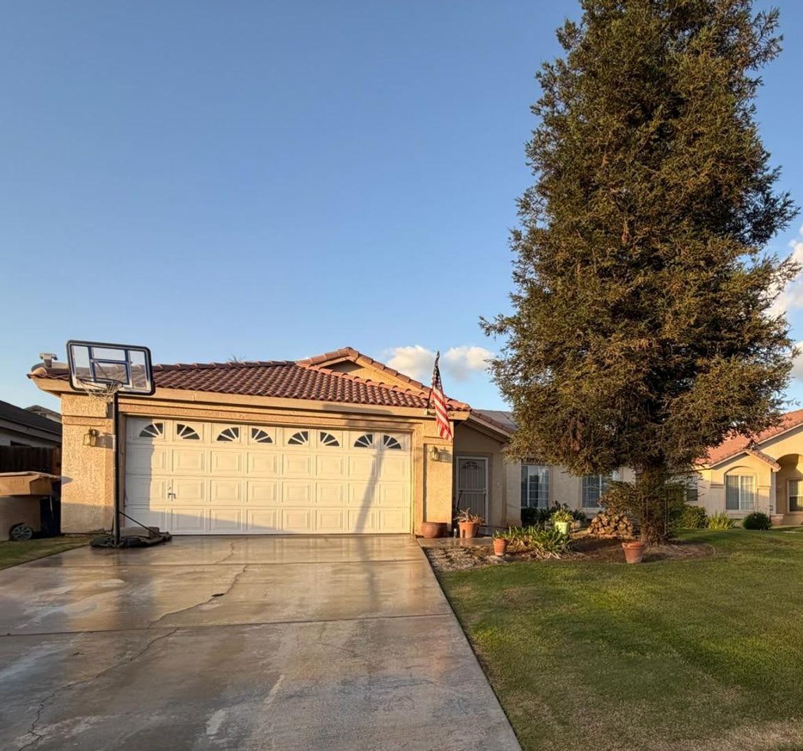 9804 Casa Del Sol Drive, 3+2 W/ Pool  Solar - Available Mid November- $2400 + $300 Solar Fee