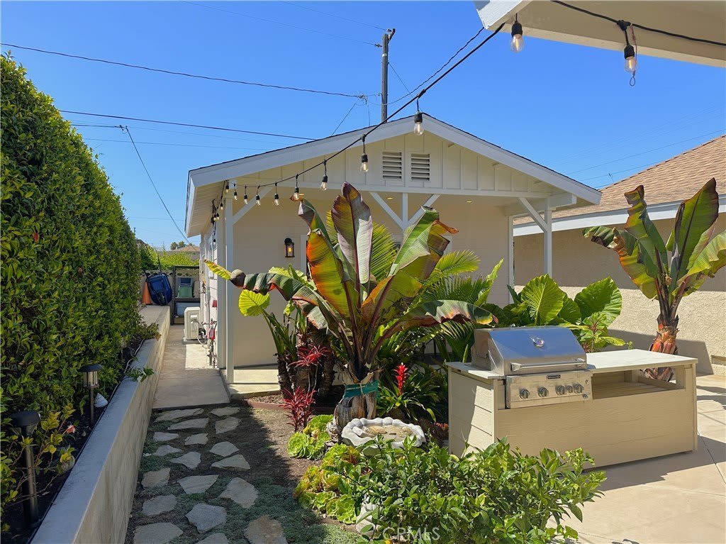 20832 Henrietta Street