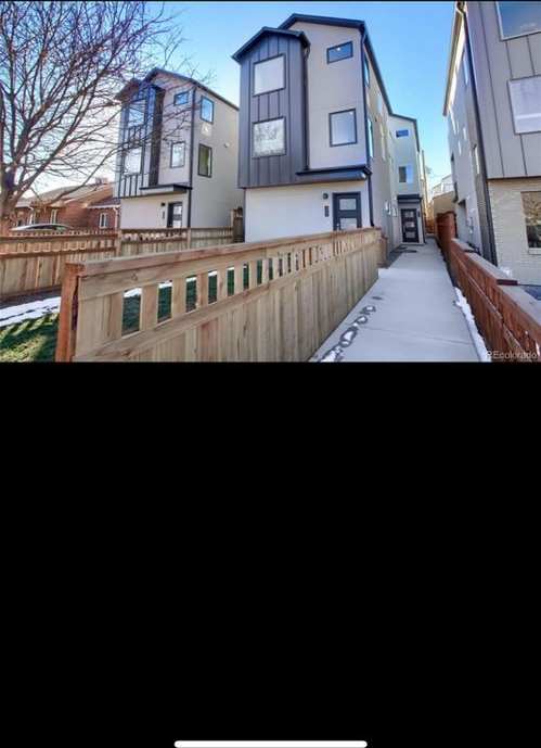 Modern 3BR Townhome in Denver