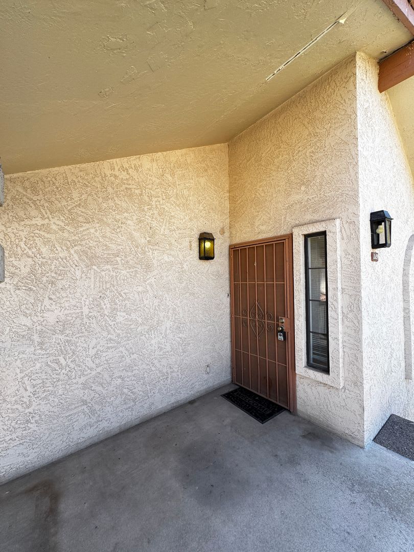 1 Bedroom Condo (Move in Special!!)