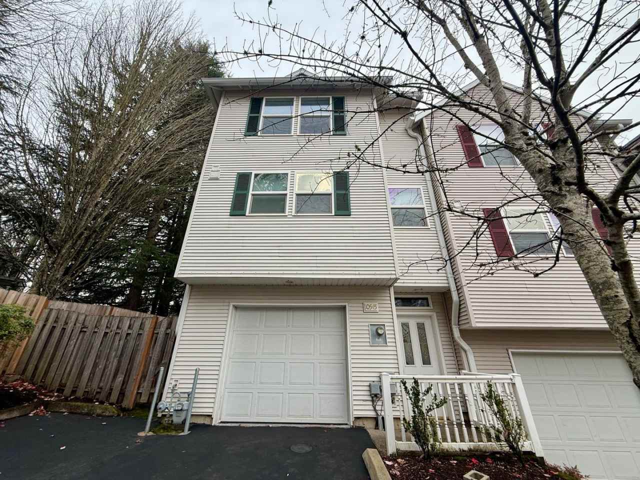 3 BED 3.5 BATH TOWNHOUSE IN SOUTH BEAVERTON!!