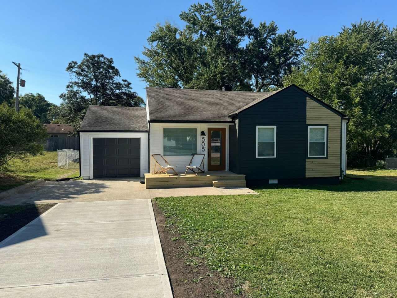 Fully Furnished home in Lee's Summit!