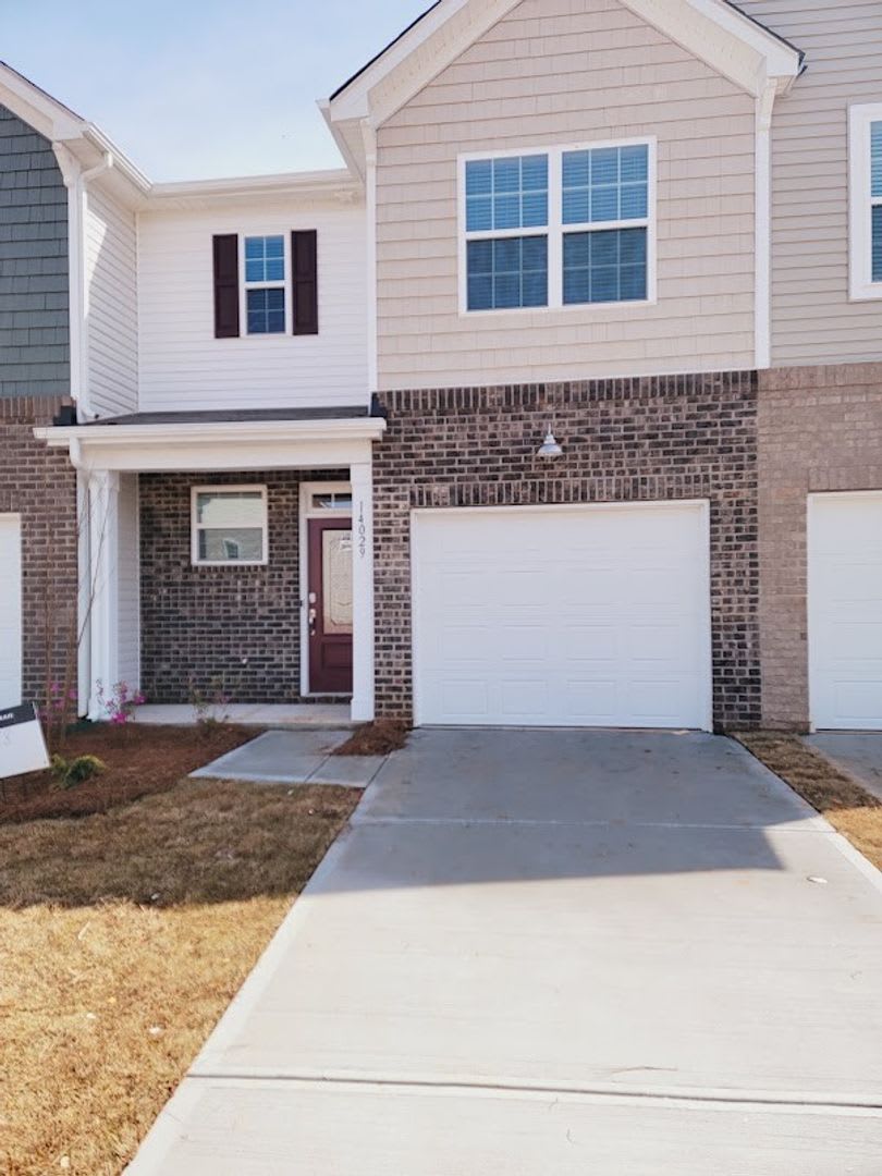 Nice 3BR/2.5 BA Townhouse in Steel Creeks Chateau Neighborhood