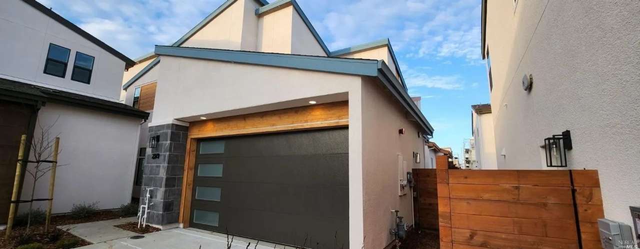 One Lake Lakeview Home with Resort Style Amenities! - Close to TAFB