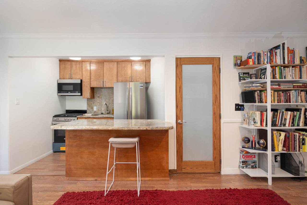 Rarely available gem now available in Bankers Hill - 1bed/1bath!
