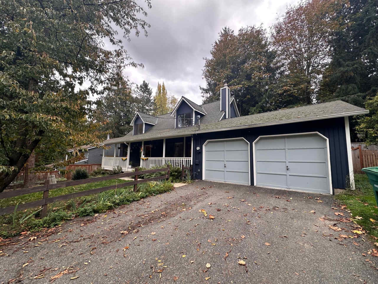 Wonderful Two-Story Seattle House ready to for a family to make it a HOME!
