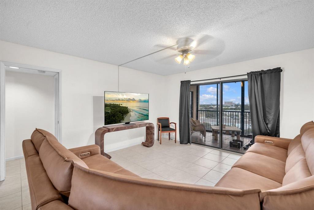 2202 South Cypress Bend Drive