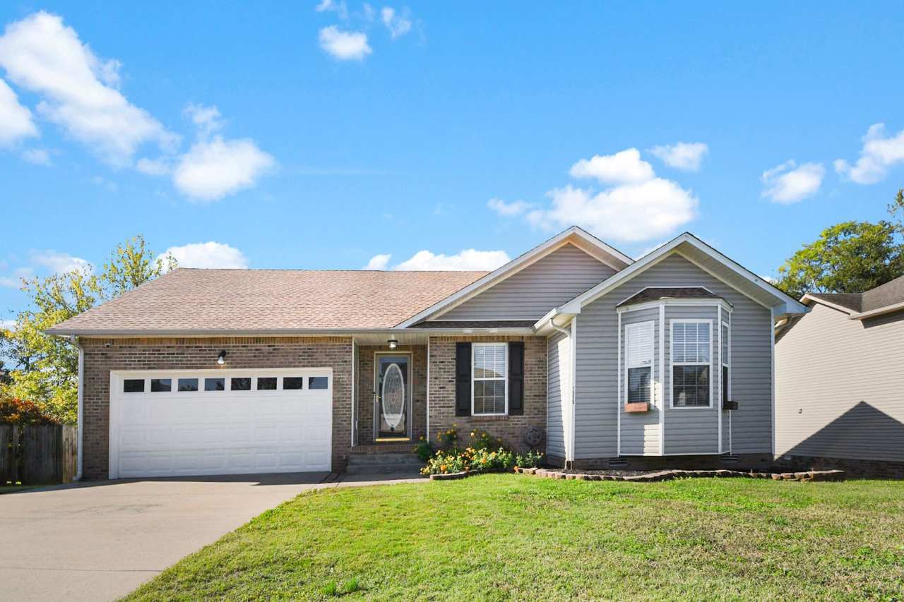 Dog Friendly Three Bedroom!