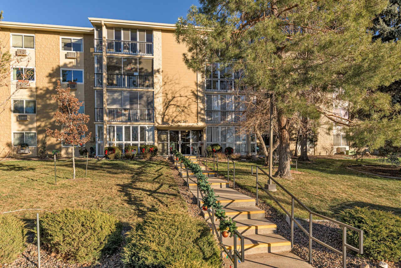 JUST LISTED: 2BDR/2BTH CONDO IN HEATHER GARDENS $2095 Available Oct. 1st