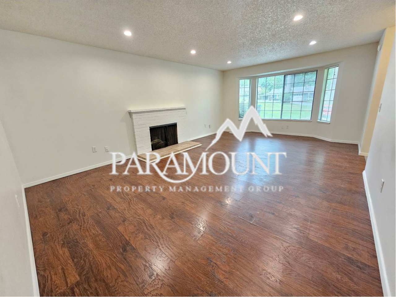 Tucked Away 3 Bedroom Duplex in Port Orchard