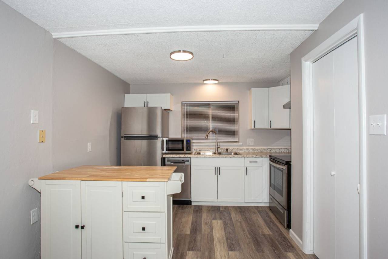 2 Bed 1 Bath On Bus Route - Heat Included