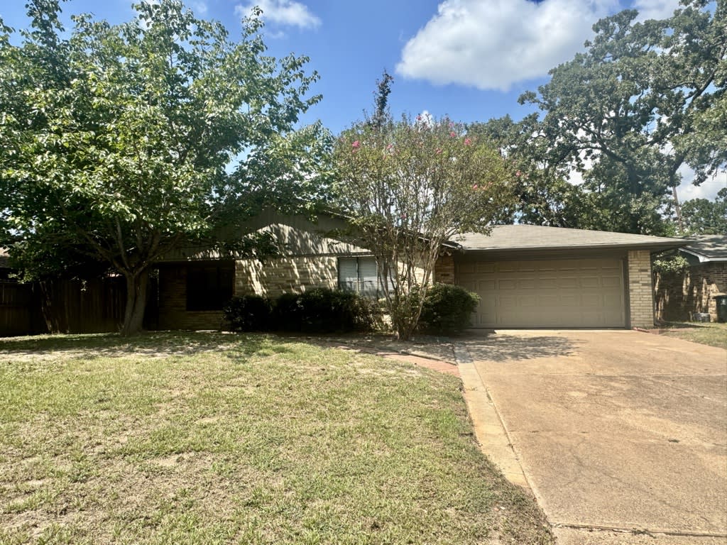 1004 Crestwood Drive