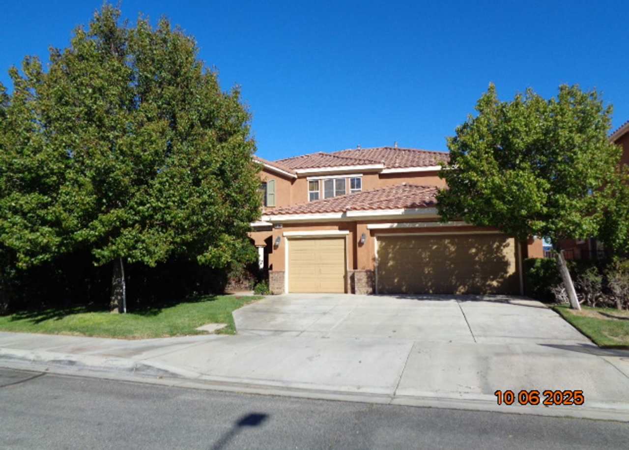 Large 2 Story Offering 3419 sq. ft. and 5 bedrooms plus loft