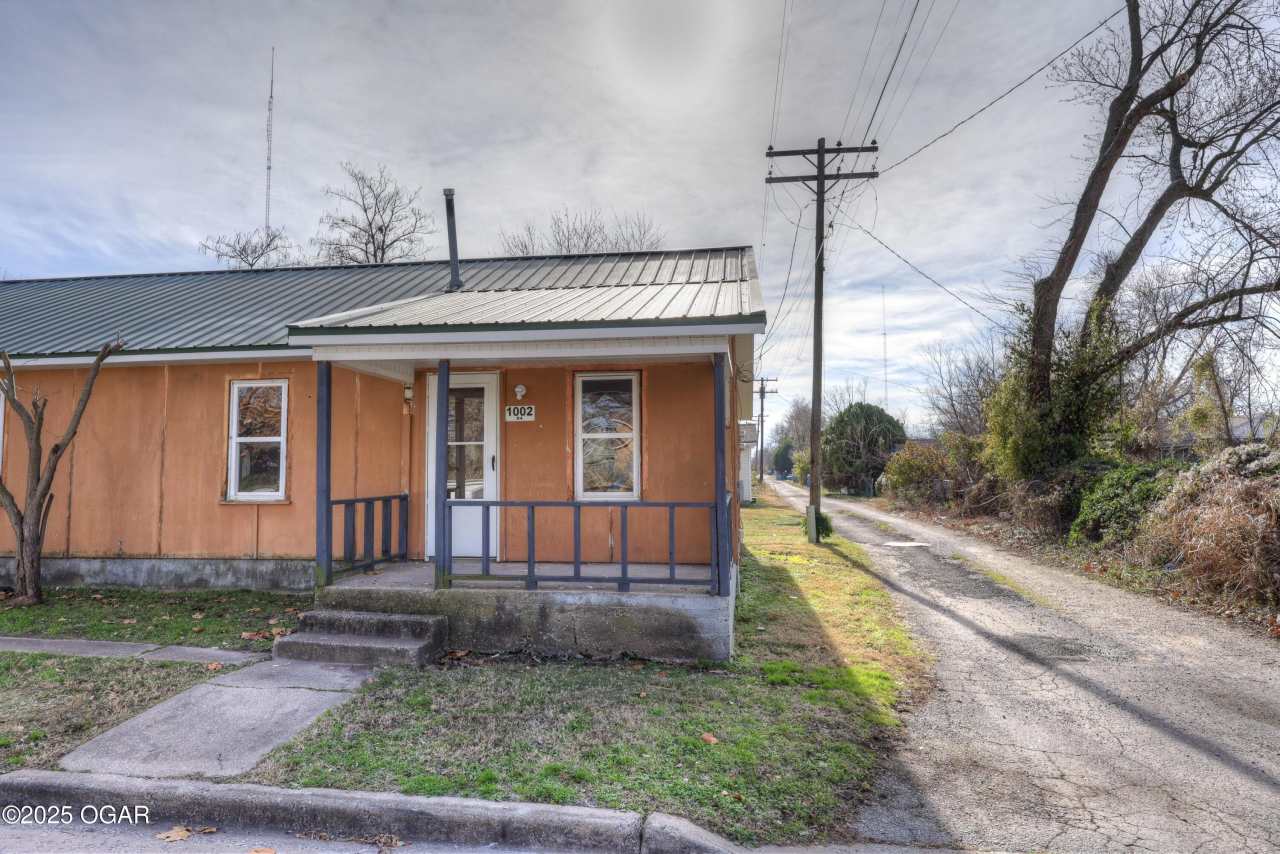 1002 Roosevelt Avenue unit: 4