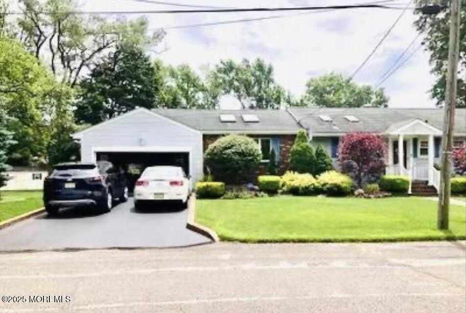 34 Hendrickson Place