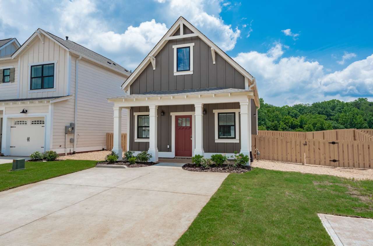 1 Bedroom Cottage with Elevated Amenities!