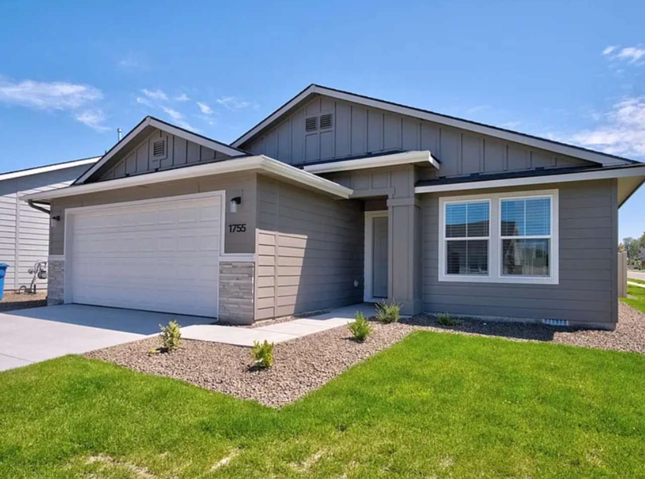 Beautifully Maintained Single-Family Home in Prime Location